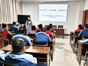 喀什公路事业发展中心英吉沙南收费站 开展“世界艾滋病日”宣传活动