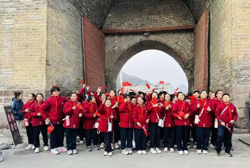 俄罗斯与蒙古国600余名青少年齐聚张家口 大境门研学共叙友谊-图片6