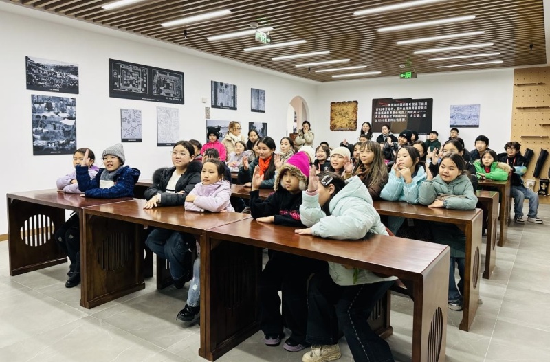 俄罗斯与蒙古国600余名青少年齐聚张家口 大境门研学共叙友谊-图片7