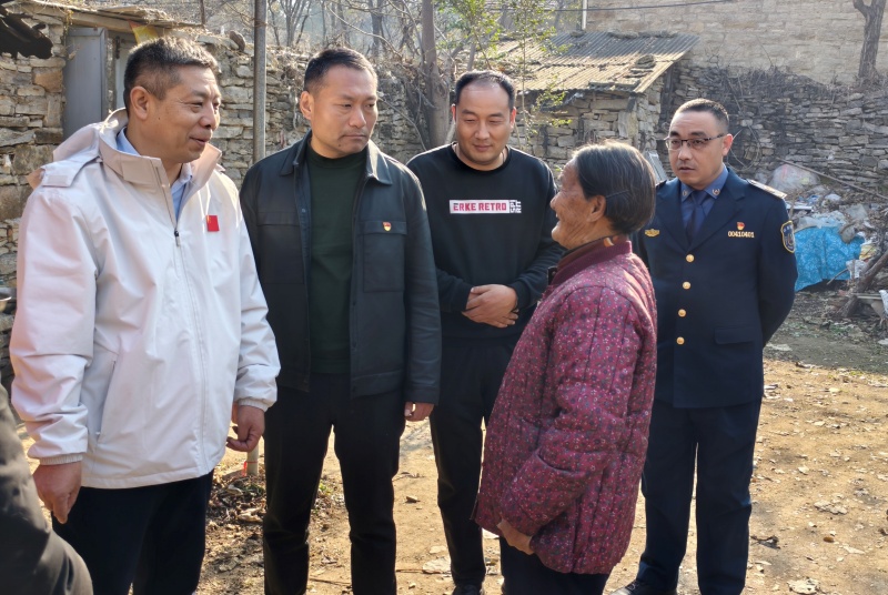 党旗映寒日 暖意润民心——山亭东运营、养护党支部开展“寒冬送温暖”慰问活动-图片3