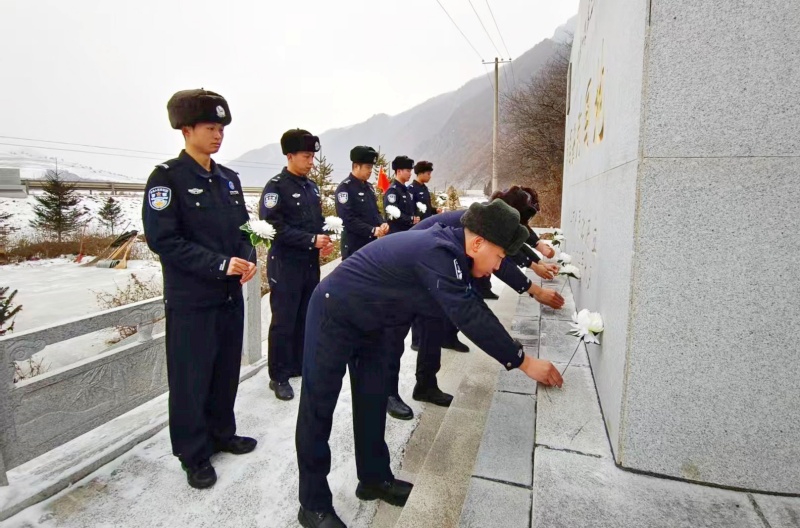 “白山忠魂映初心 戍边铁警励忠诚”国家公祭日主题教育活动-图片3