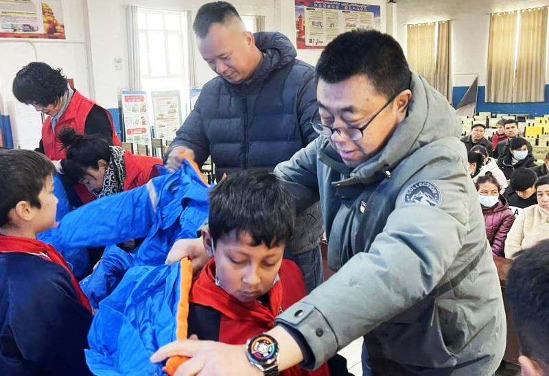 喀什地区慈善总会:寒冬送温暖 真情暖童心-图片4