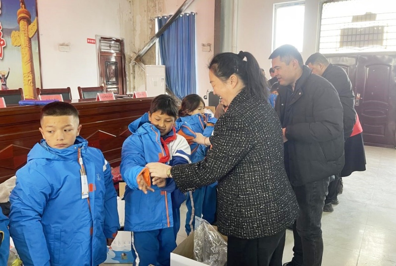 喀什地区慈善总会:寒冬送温暖 真情暖童心-图片5