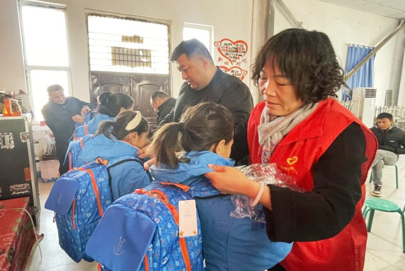 喀什地区慈善总会:寒冬送温暖 真情暖童心-图片6