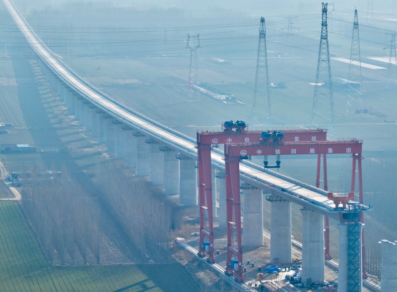 潍宿高铁首个跨高速铁路转体梁成功转体-图片1