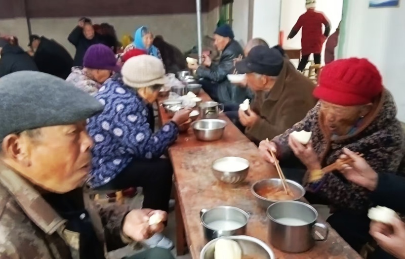 山东枣庄马河湾村成立乡村大食堂 让老人们暖胃又暖心-图片2