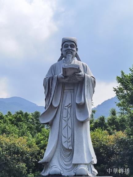 吳穎鴻:講好當代中國故事任重道遠——在世界華文記者協會—2025武夷山高峰論壇上的講話-图片7